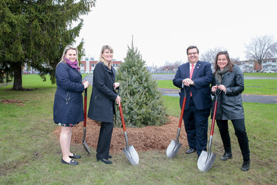 From left to right: Mrs Christine Black, Montreal North Borough Mayor, Mrs Sylvie Demers, Chair, Quebec Market, TD Bank Group, Mr. Denis Coderre, Mayor of Montreal, and Mrs Malin Anagrius, Executive Director at Soverdi. (CNW Group/TD Bank Group)