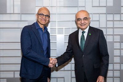 Bharat Masrani, Group President and Chief Executive Officer, TD and Satya Nadella, CEO of Microsoft today announce a strategic relationship to accelerate and fuel new and innovative banking experiences. (CNW Group/TD Bank Group) Bharat Masrani, Group President and Chief Executive Officer, TD and Satya Nadella, CEO of Microsoft today announce a strategic relationship to accelerate and fuel new and innovative banking experiences. (CNW Group/TD Bank Group)