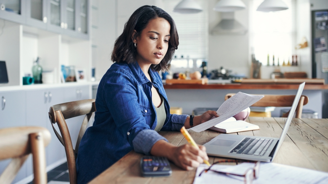 Header Canadians cut spending in anticipation of higher mortgage rates TD survey