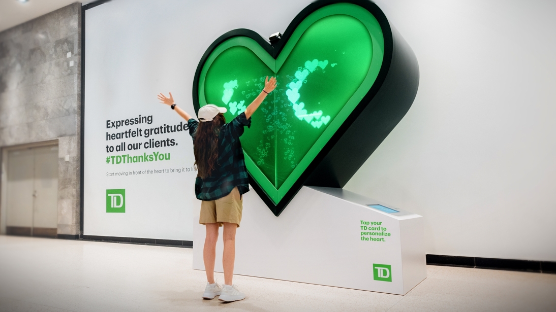 TDTY heart sculpture person EN