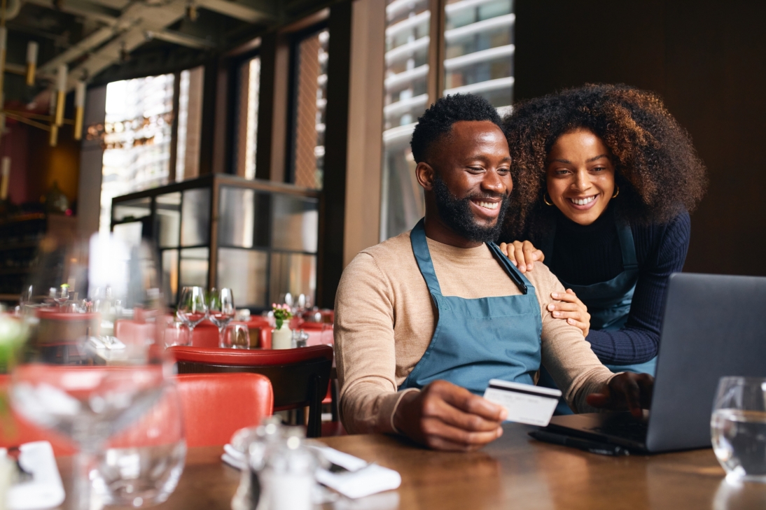 Restaurant owners using credit card online stock photo