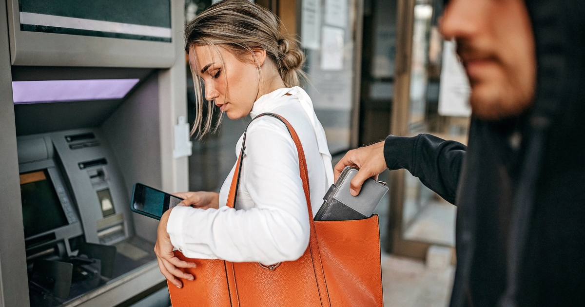 Thieves Using Distraction What is distraction theft? | TD Stories