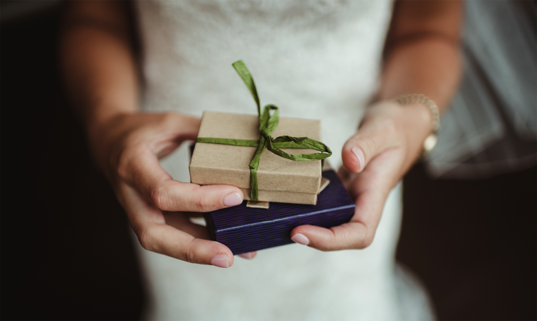 Header How much should you give as a wedding present