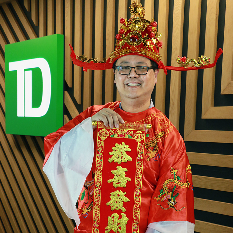 Xihao in traditional Asian garments at a TD event
